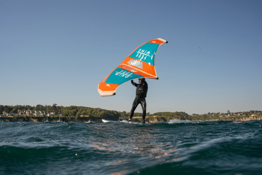 Une personne qui fait de la wing